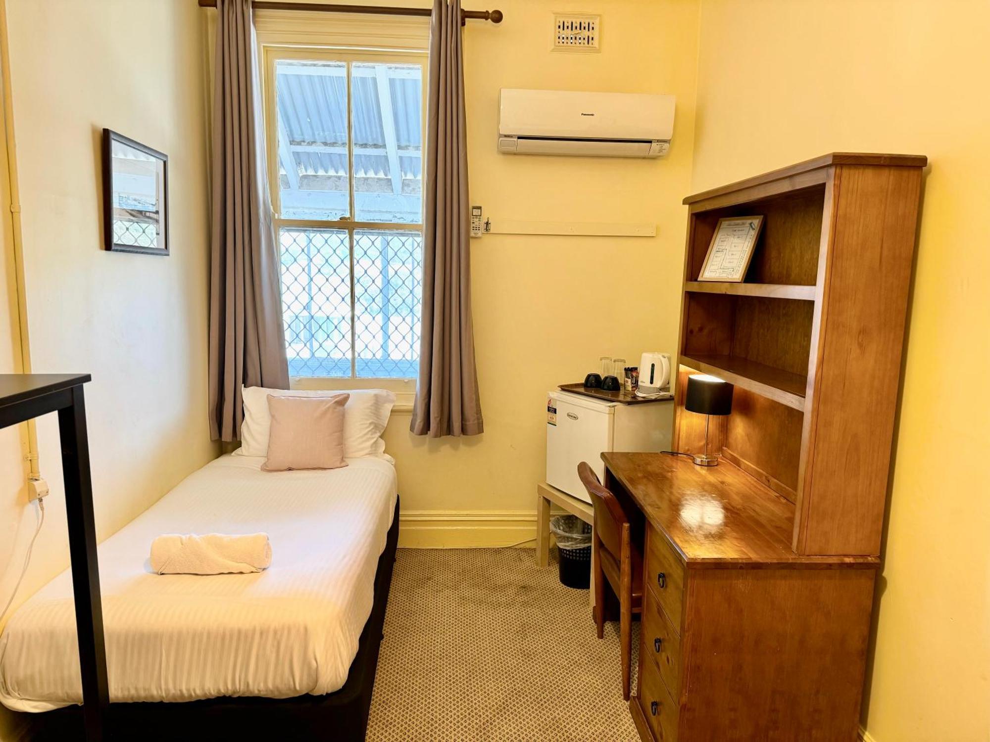 The Commercial Hotel Wallerawang Bilik gambar